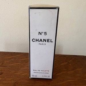 Chanel No 5 way de toilette